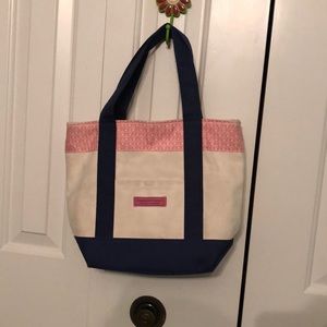 Small vineyard vines tote